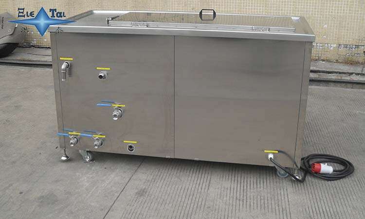 用什么來清洗發(fā)動(dòng)機(jī)零件的積碳？